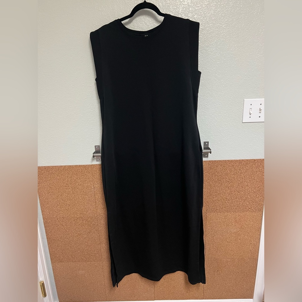 Elegant Black Sleeveless Dress